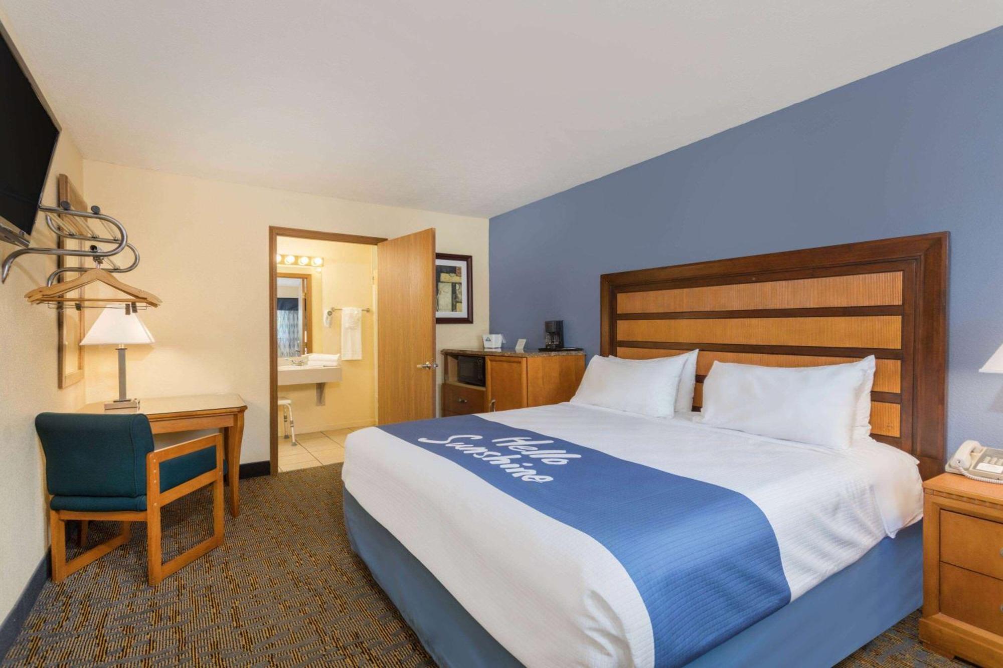 Days Inn By Wyndham Renfro Valley Mount Vernon Экстерьер фото